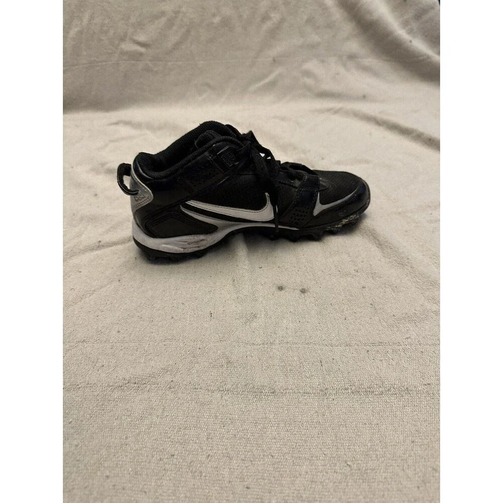 Nike Land Shark Legacy Youth Cleats Size 4.5Y Black. 396263-012